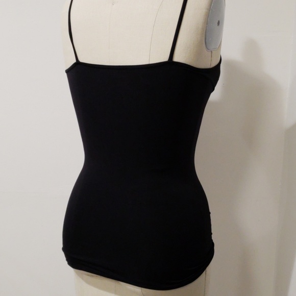 SOLD - Seamless layer tank black scoop neck - Picture 4 of 6